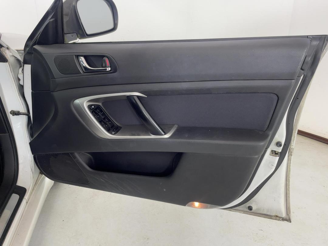 Photo '15' of Subaru Legacy