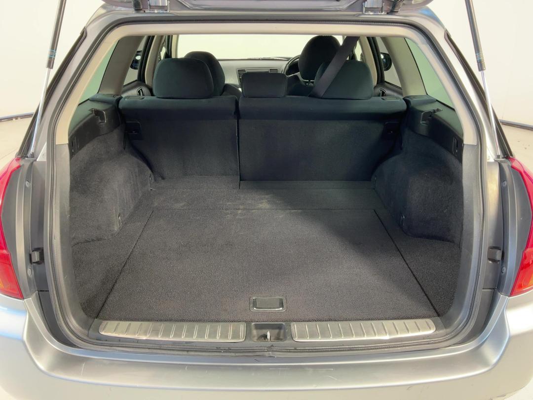 Photo '14' of Subaru Legacy