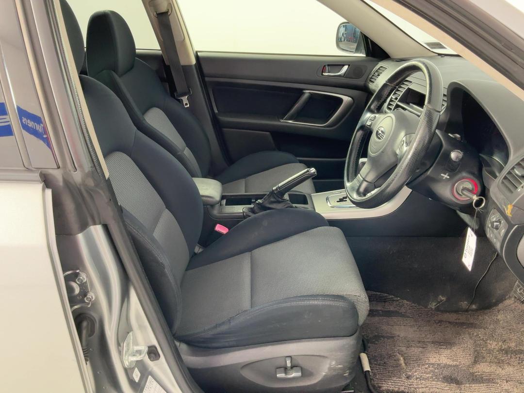 Photo '16' of Subaru Legacy