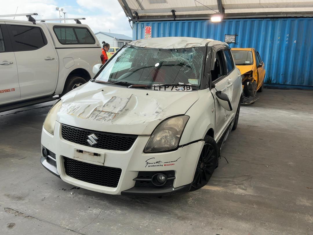 Photo '3' of Suzuki Swift Photo '3' of Suzuki Swift