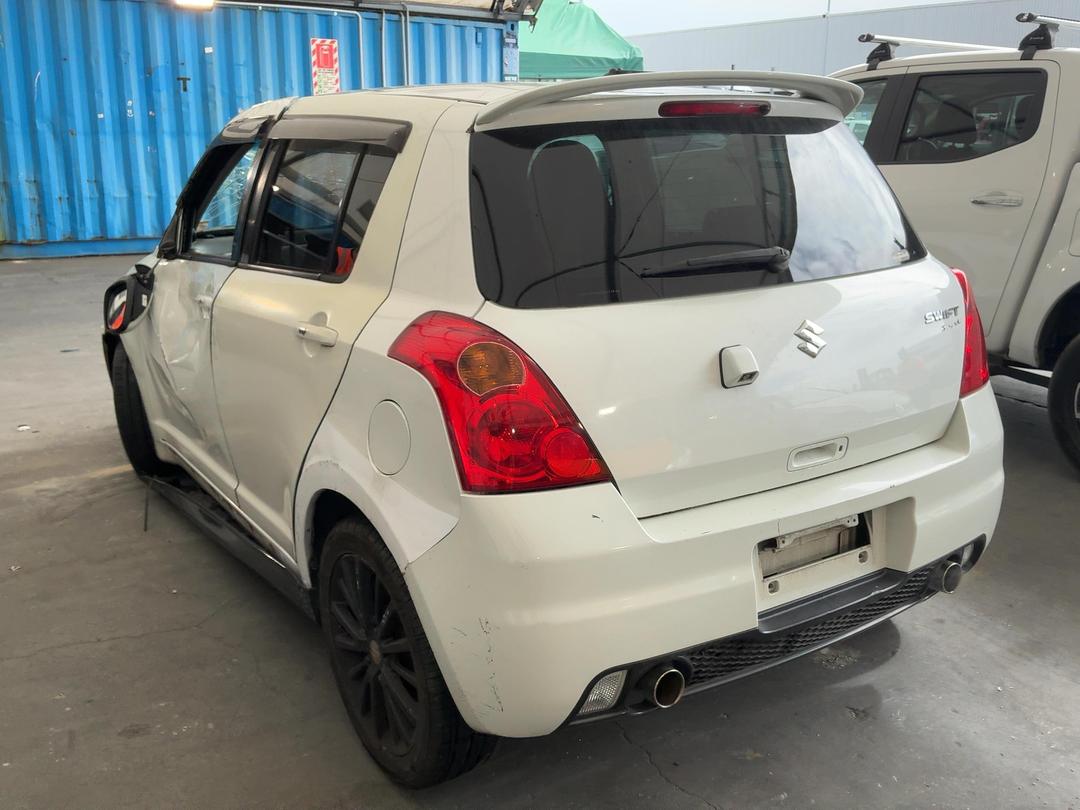Photo '7' of Suzuki Swift Photo '7' of Suzuki Swift