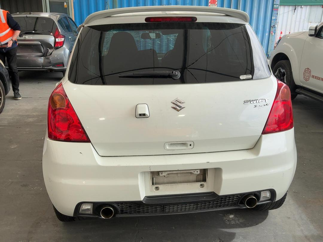 Photo '8' of Suzuki Swift Photo '8' of Suzuki Swift