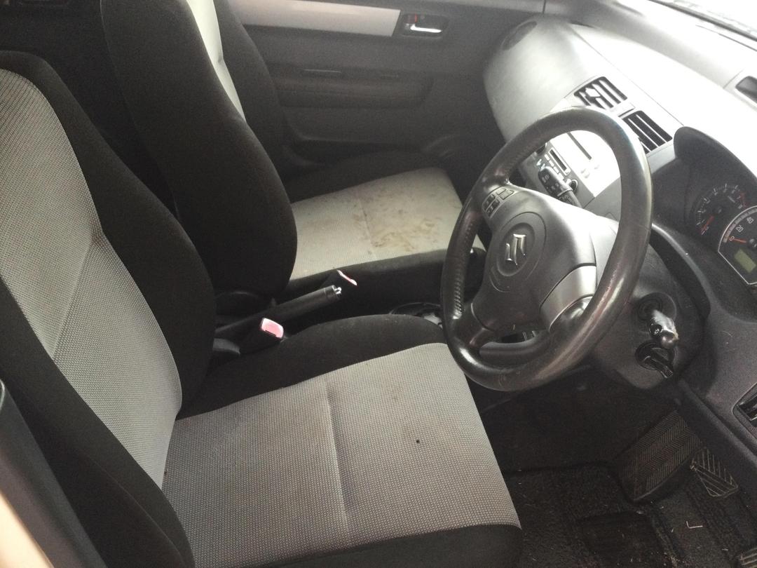 Photo '15' of Suzuki Swift