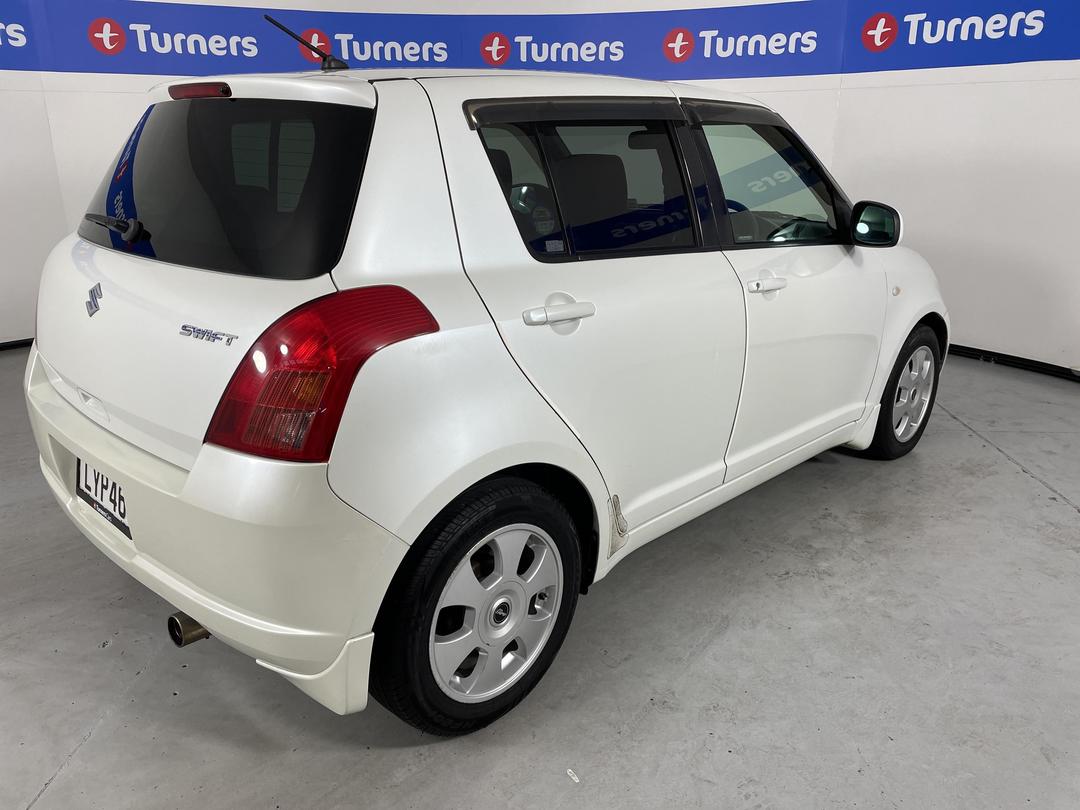 Photo '4' of Suzuki Swift