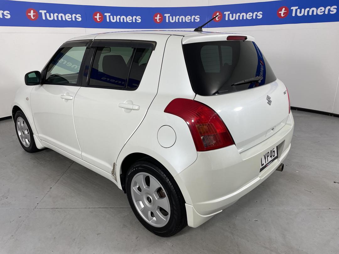 Photo '7' of Suzuki Swift