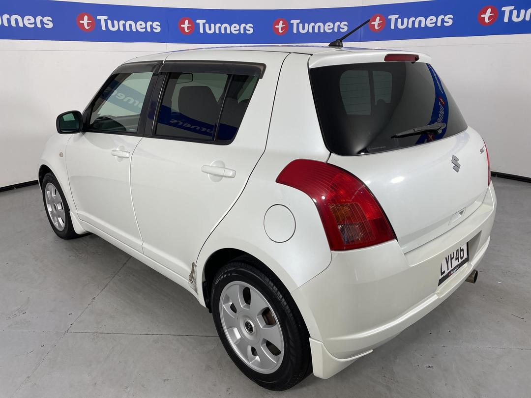 Photo '5' of Suzuki Swift