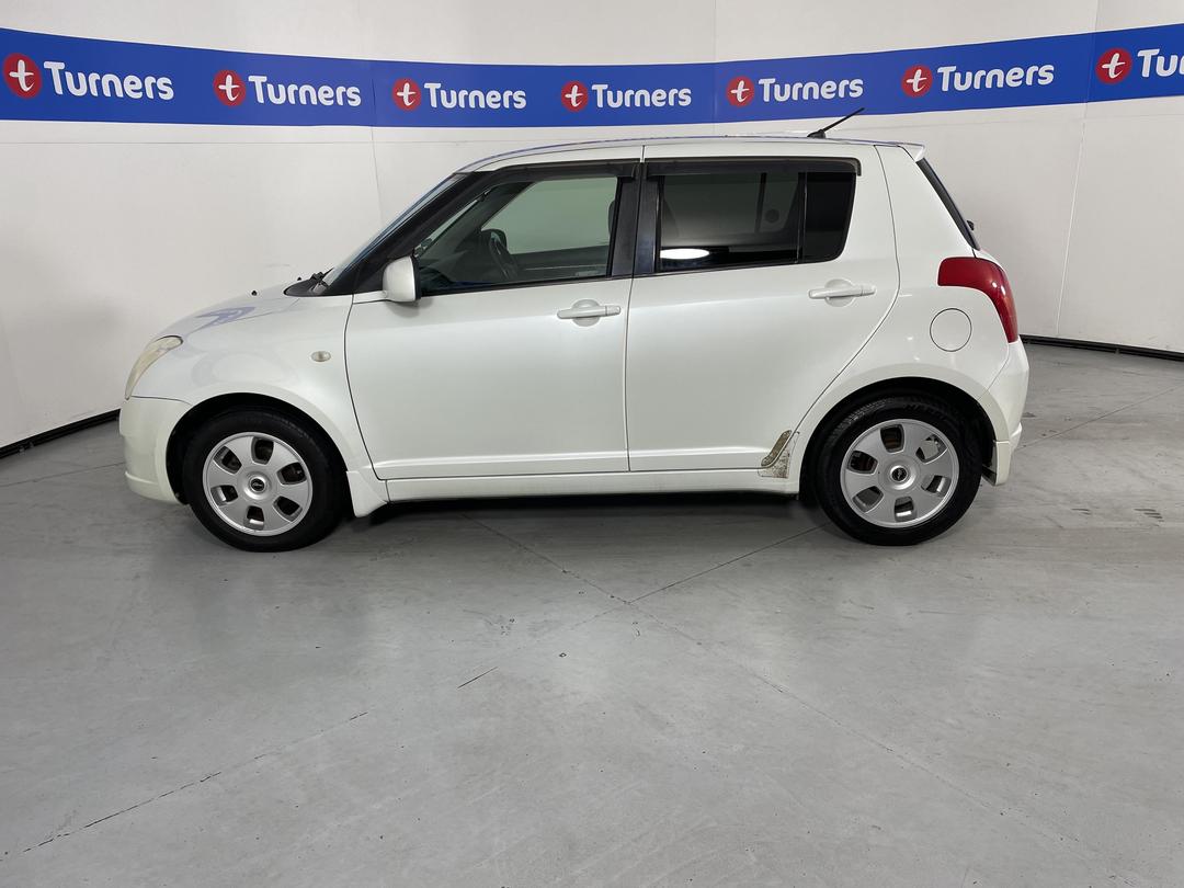 Photo '24' of Suzuki Swift