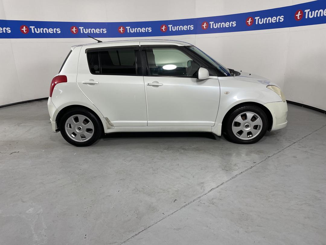 Photo '23' of Suzuki Swift