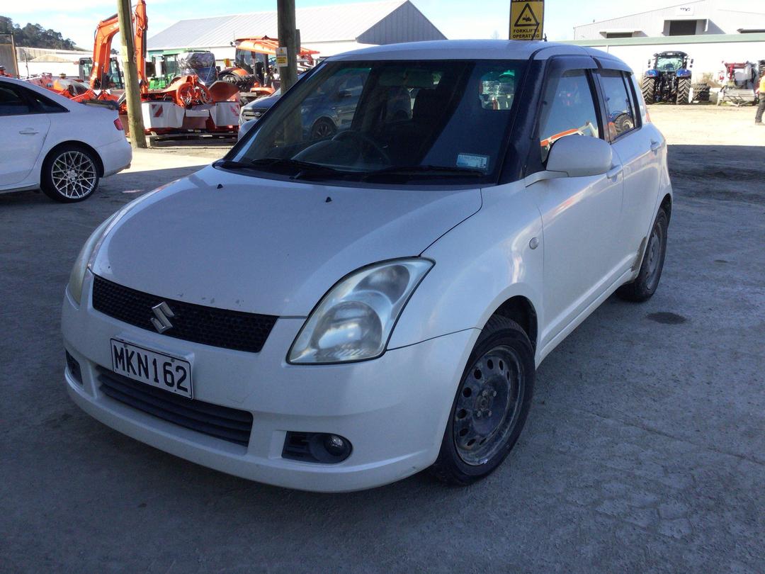 Photo '3' of Suzuki Swift Photo '3' of Suzuki Swift
