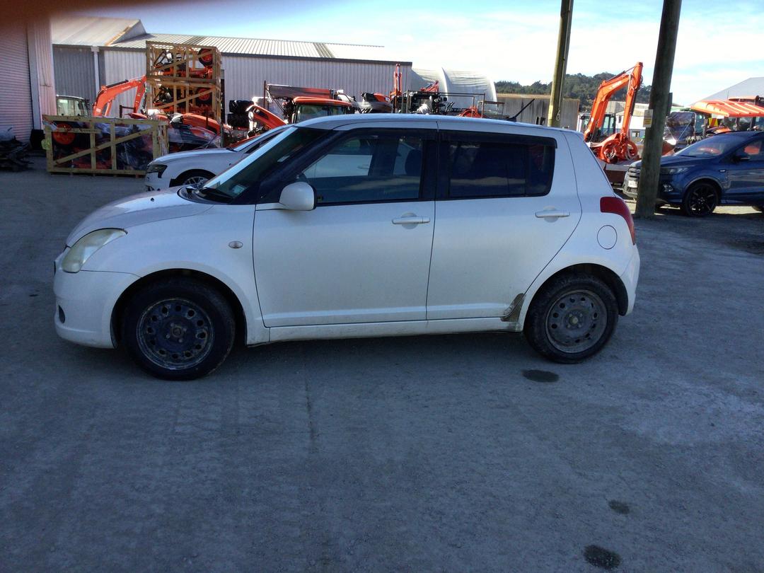 Photo '4' of Suzuki Swift Photo '4' of Suzuki Swift