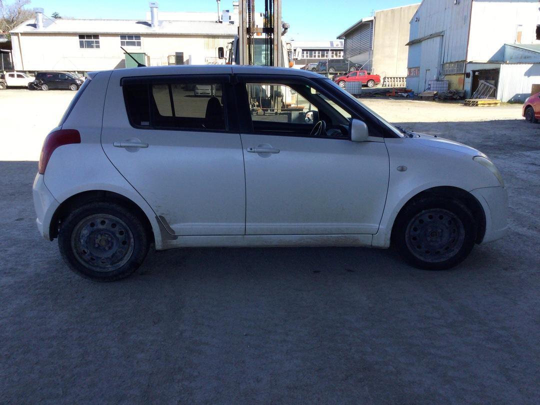 Photo '8' of Suzuki Swift Photo '8' of Suzuki Swift
