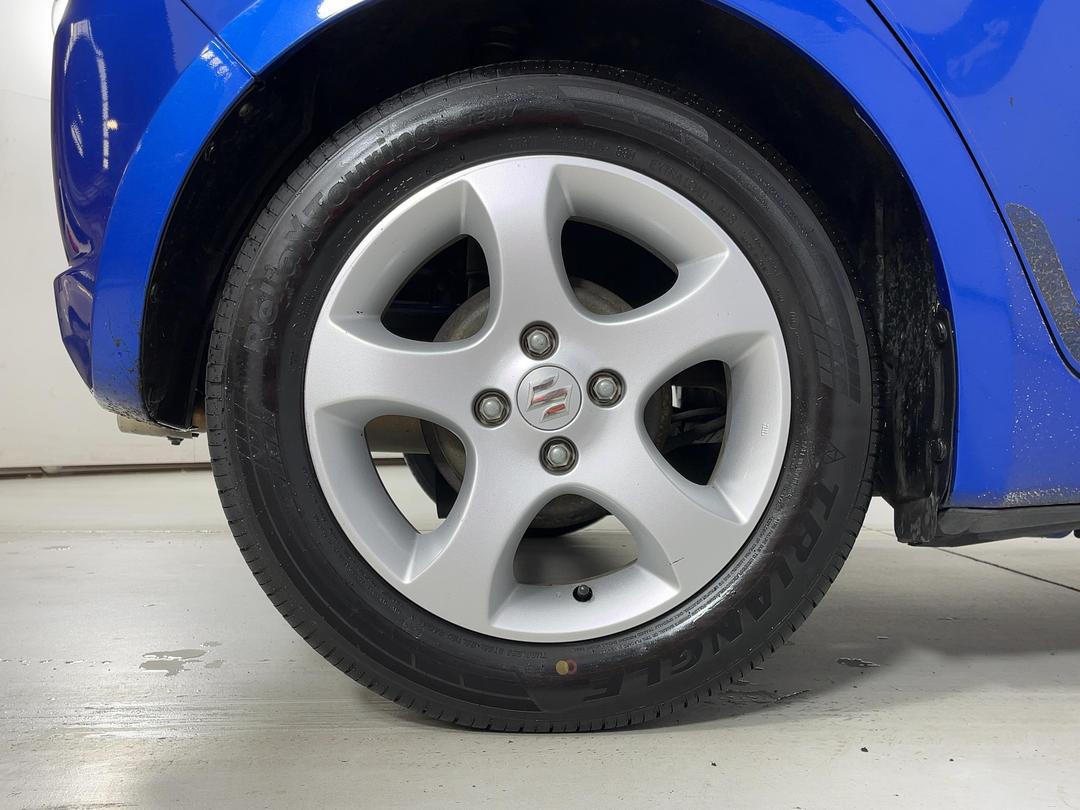 Photo '12' of Suzuki Swift