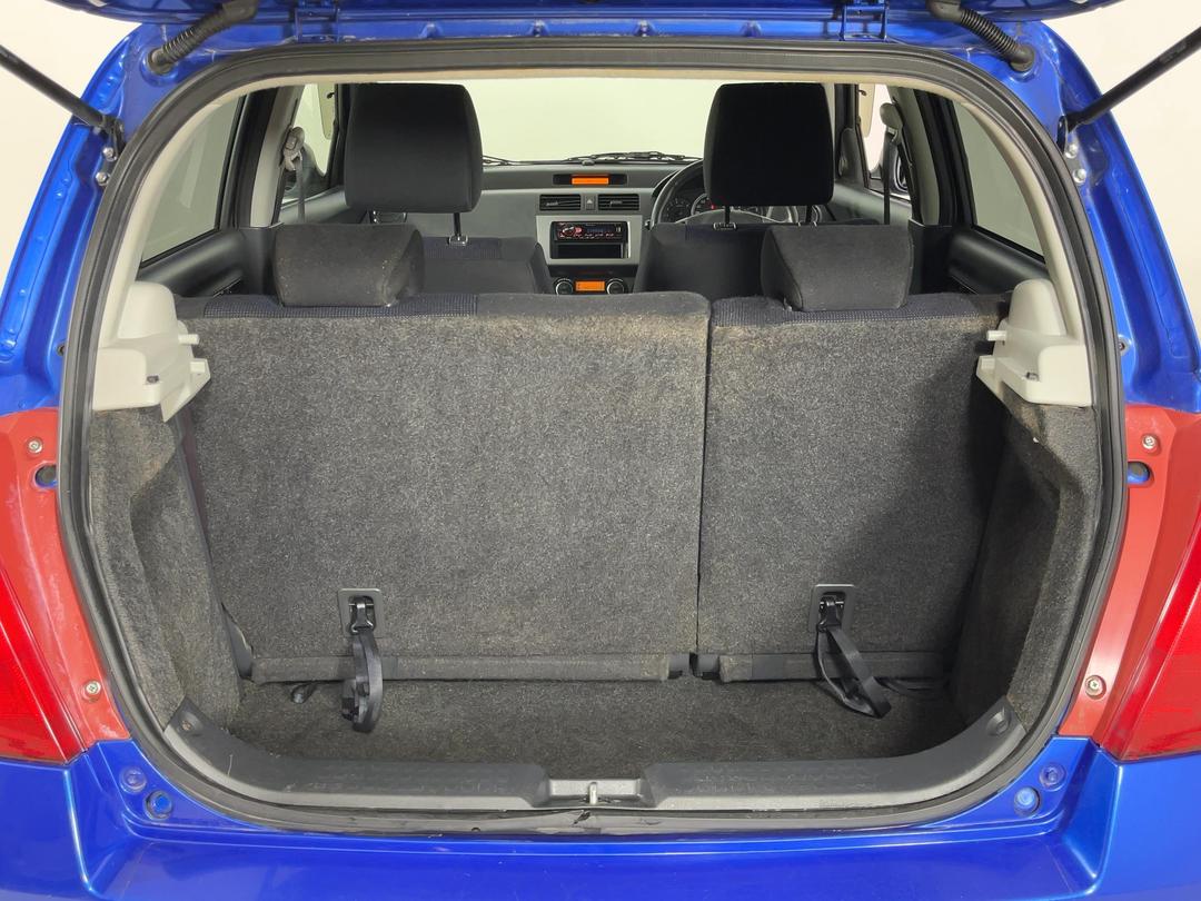 Photo '14' of Suzuki Swift