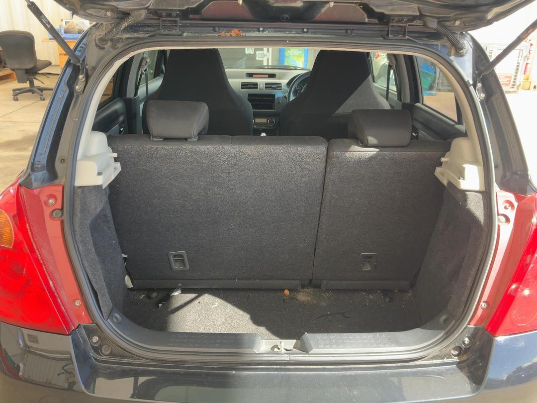 Photo '16' of Suzuki Swift Photo '16' of Suzuki Swift