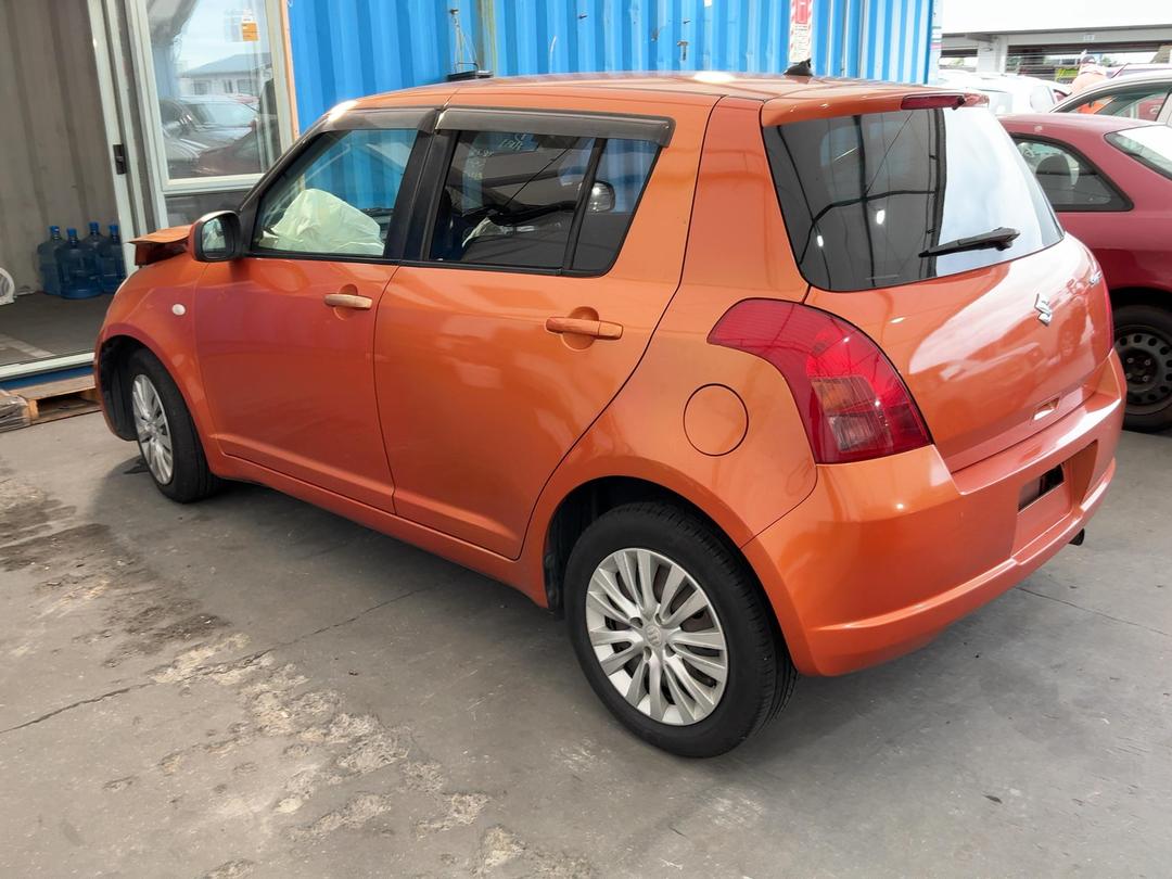 Photo '8' of Suzuki Swift Photo '8' of Suzuki Swift