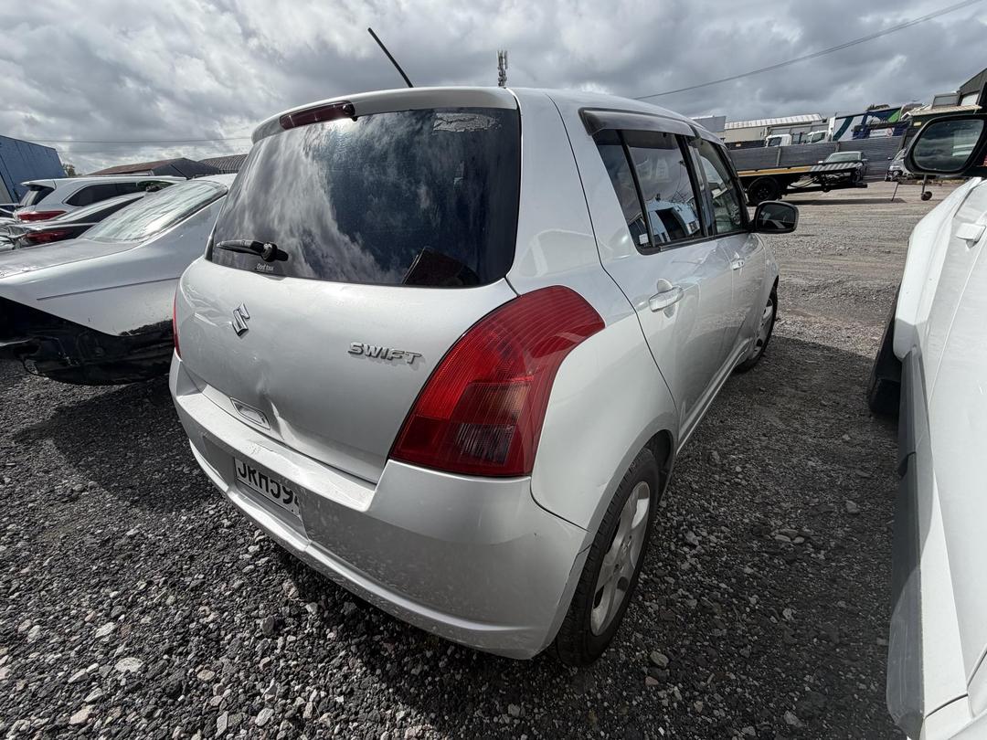 Photo '5' of Suzuki Swift Photo '5' of Suzuki Swift