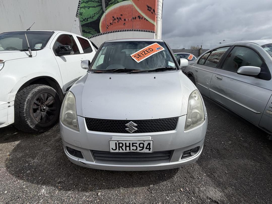 Photo '4' of Suzuki Swift Photo '4' of Suzuki Swift