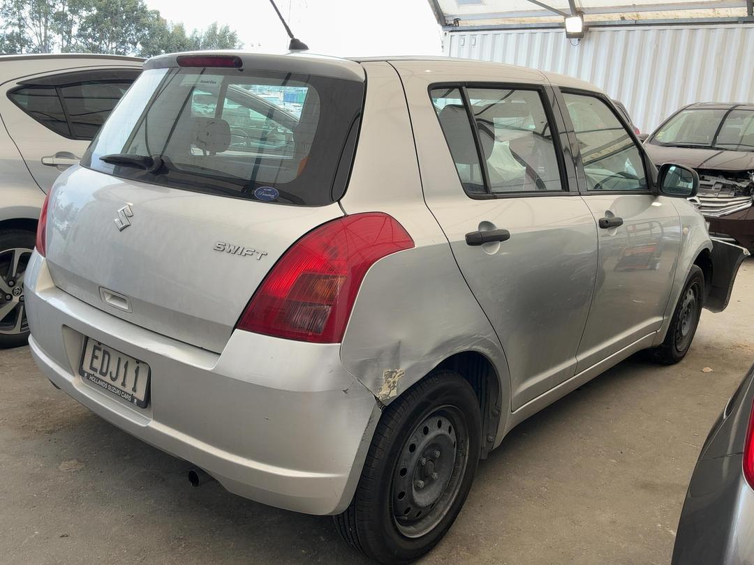 Photo '4' of Suzuki Swift Photo '4' of Suzuki Swift
