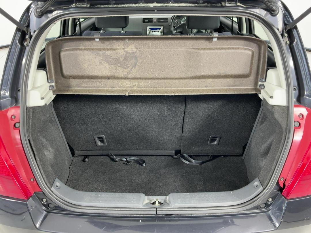 Photo '14' of Suzuki Swift