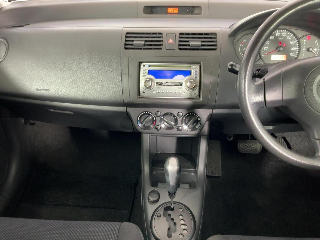 Photo '18' of Suzuki Swift
