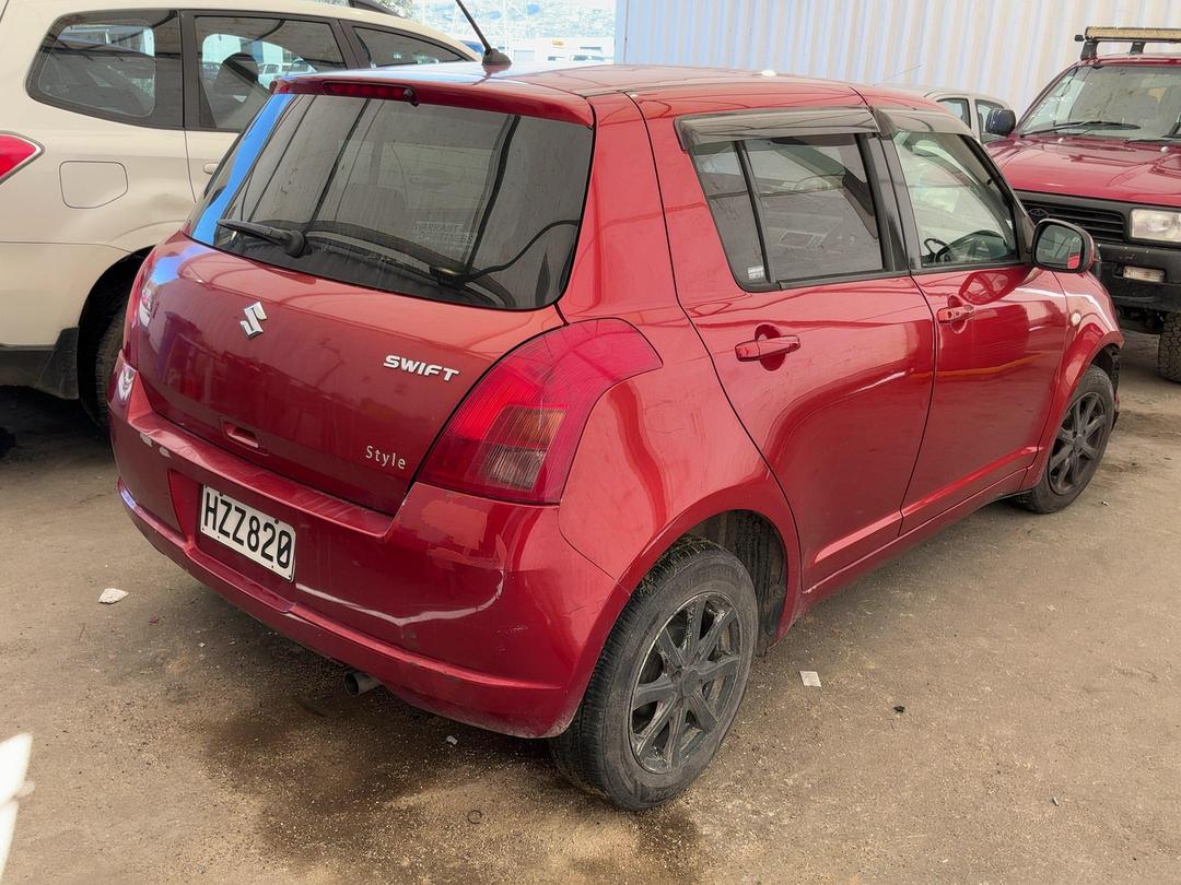 Photo '6' of Suzuki Swift