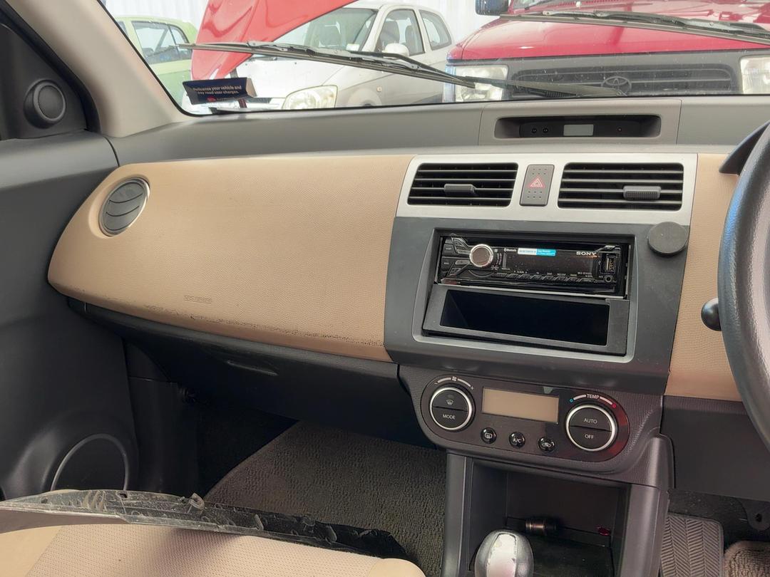 Photo '18' of Suzuki Swift