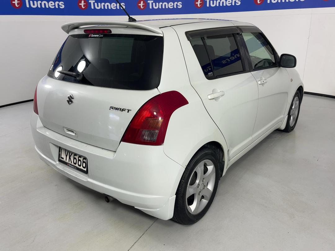 Photo '7' of Suzuki Swift