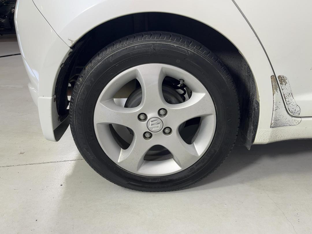 Photo '12' of Suzuki Swift