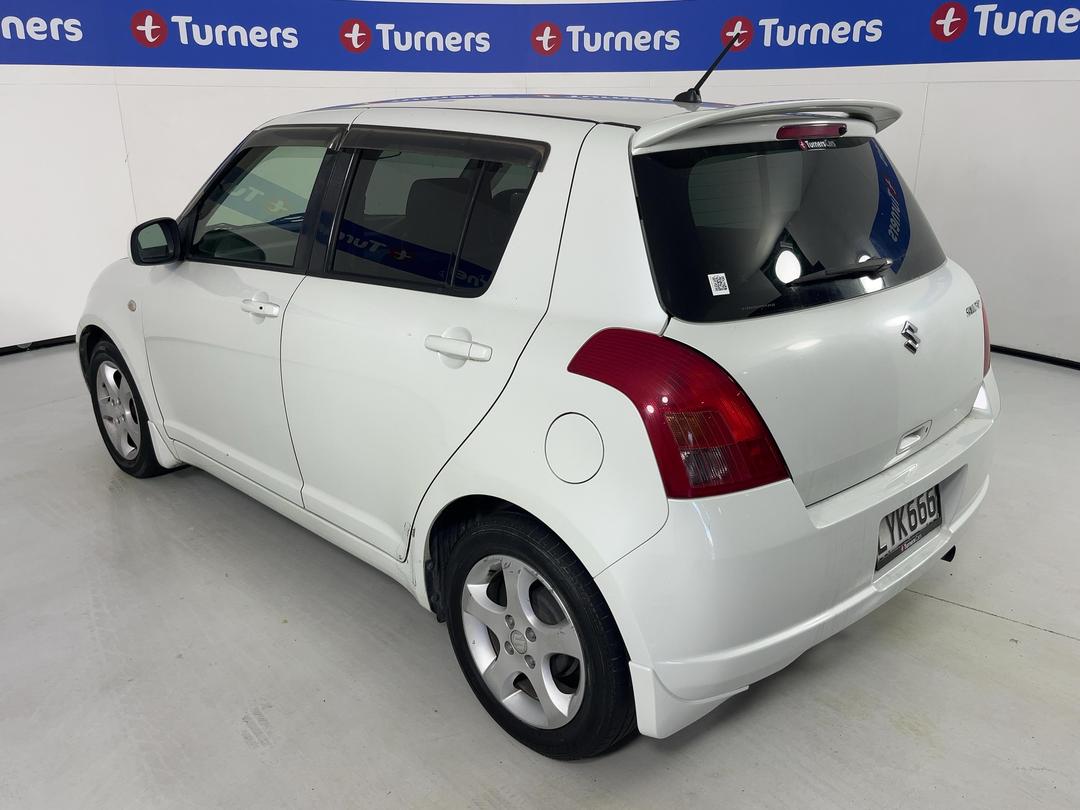 Photo '5' of Suzuki Swift