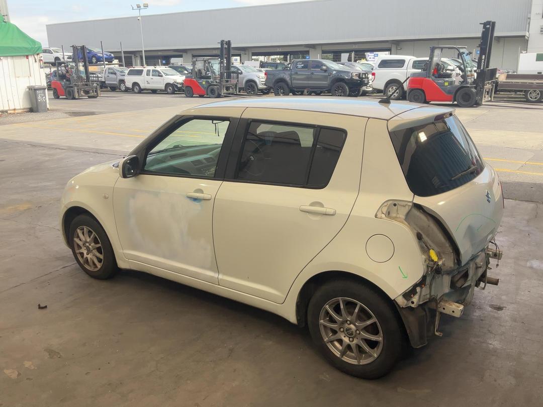 Photo '7' of Suzuki Swift Photo '7' of Suzuki Swift