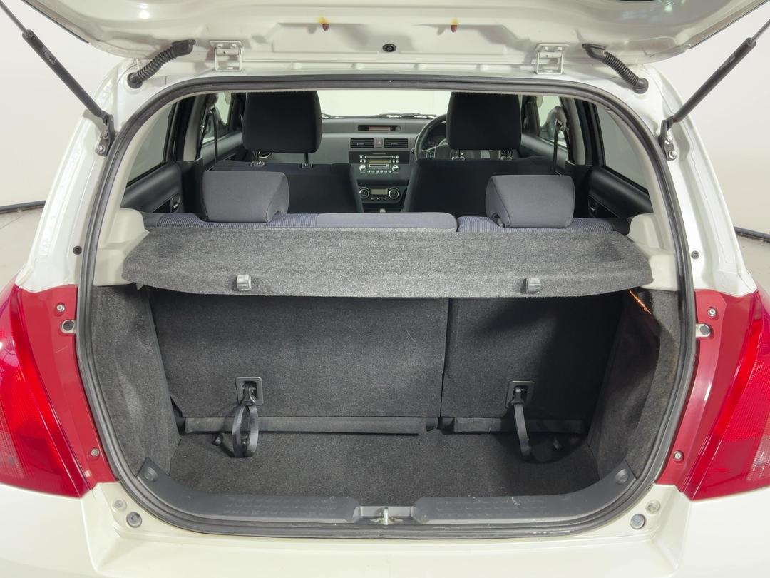 Photo '14' of Suzuki Swift