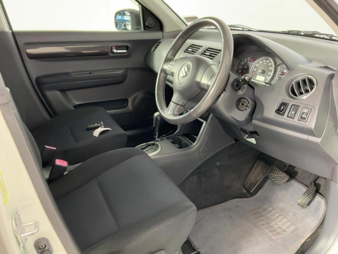 Photo '16' of Suzuki Swift
