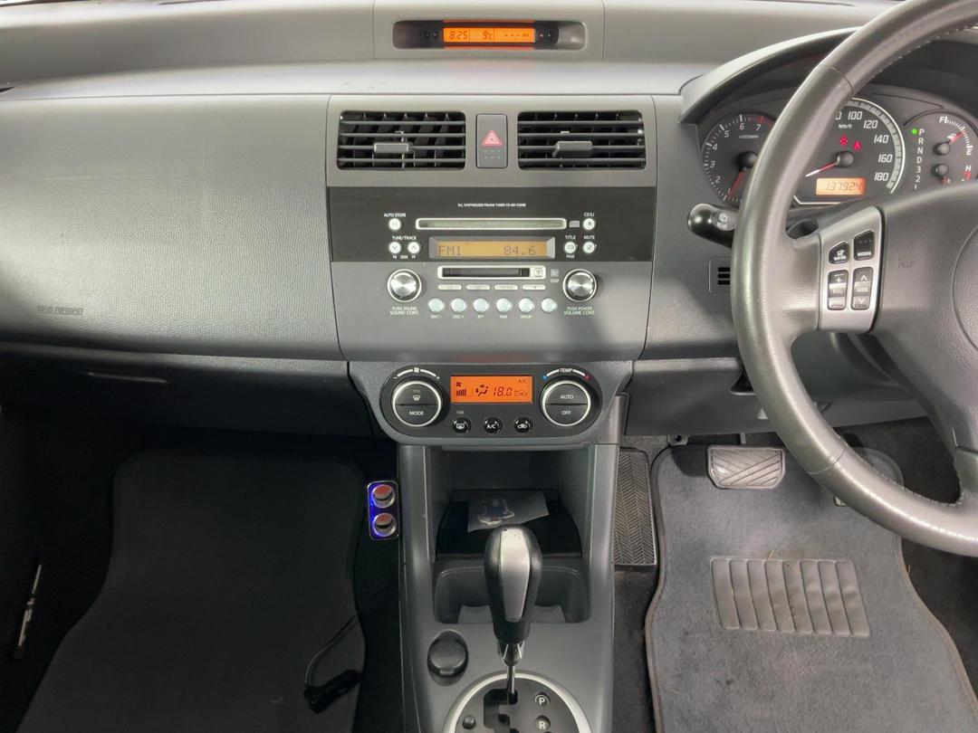 Photo '18' of Suzuki Swift