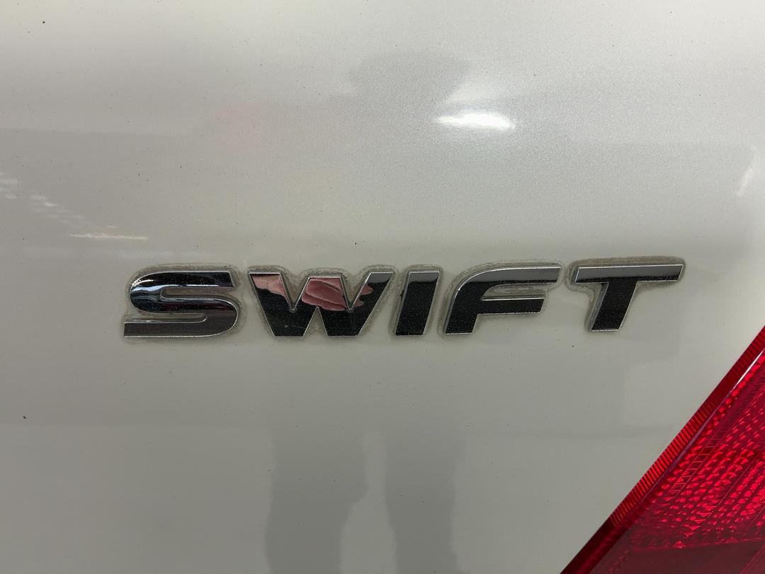 Photo '27' of Suzuki Swift