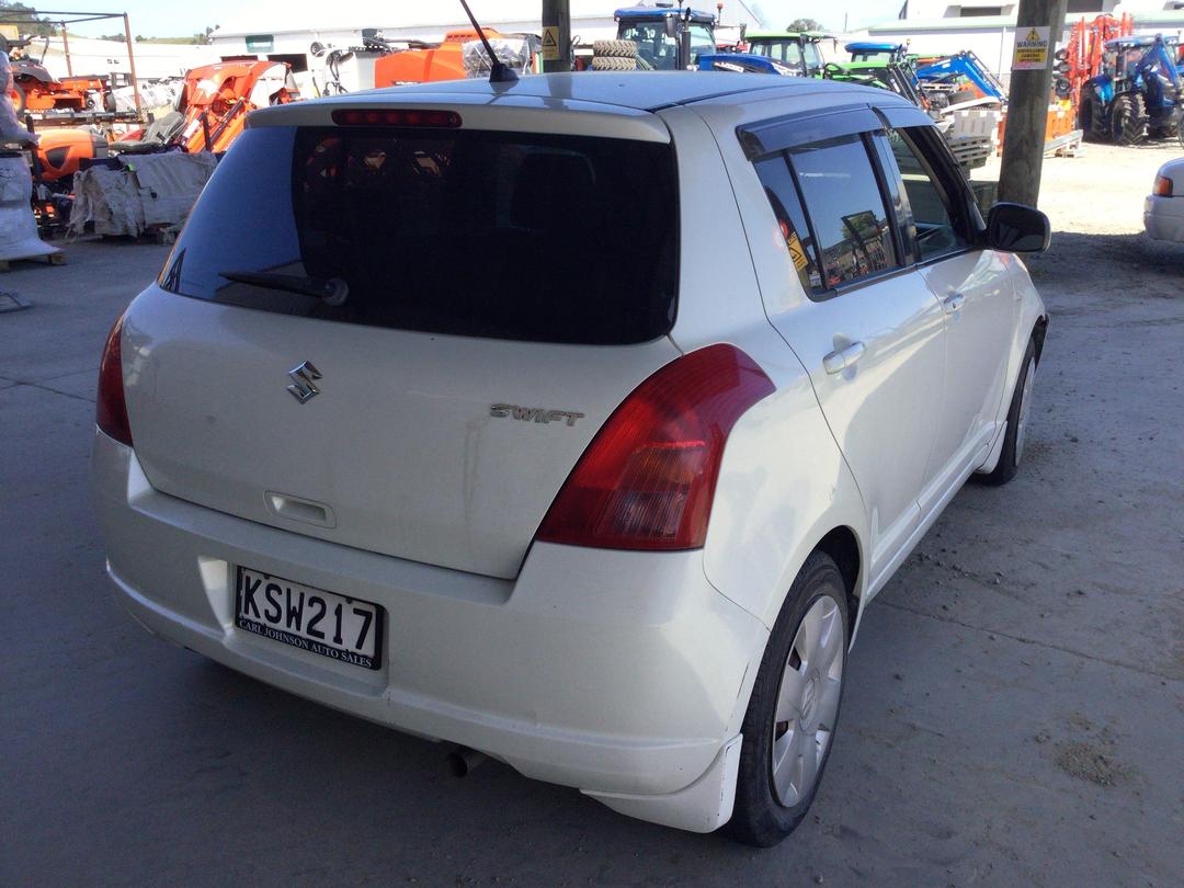 Photo '7' of Suzuki Swift Photo '7' of Suzuki Swift