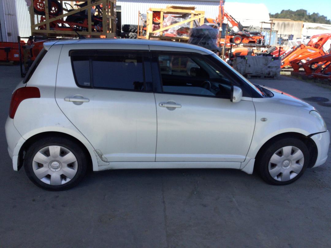 Photo '8' of Suzuki Swift Photo '8' of Suzuki Swift