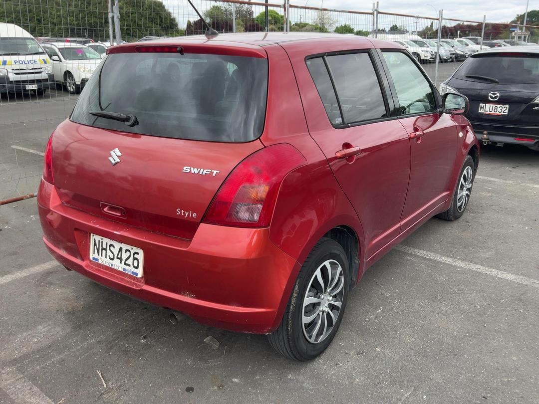 Photo '4' of Suzuki Swift Photo '4' of Suzuki Swift