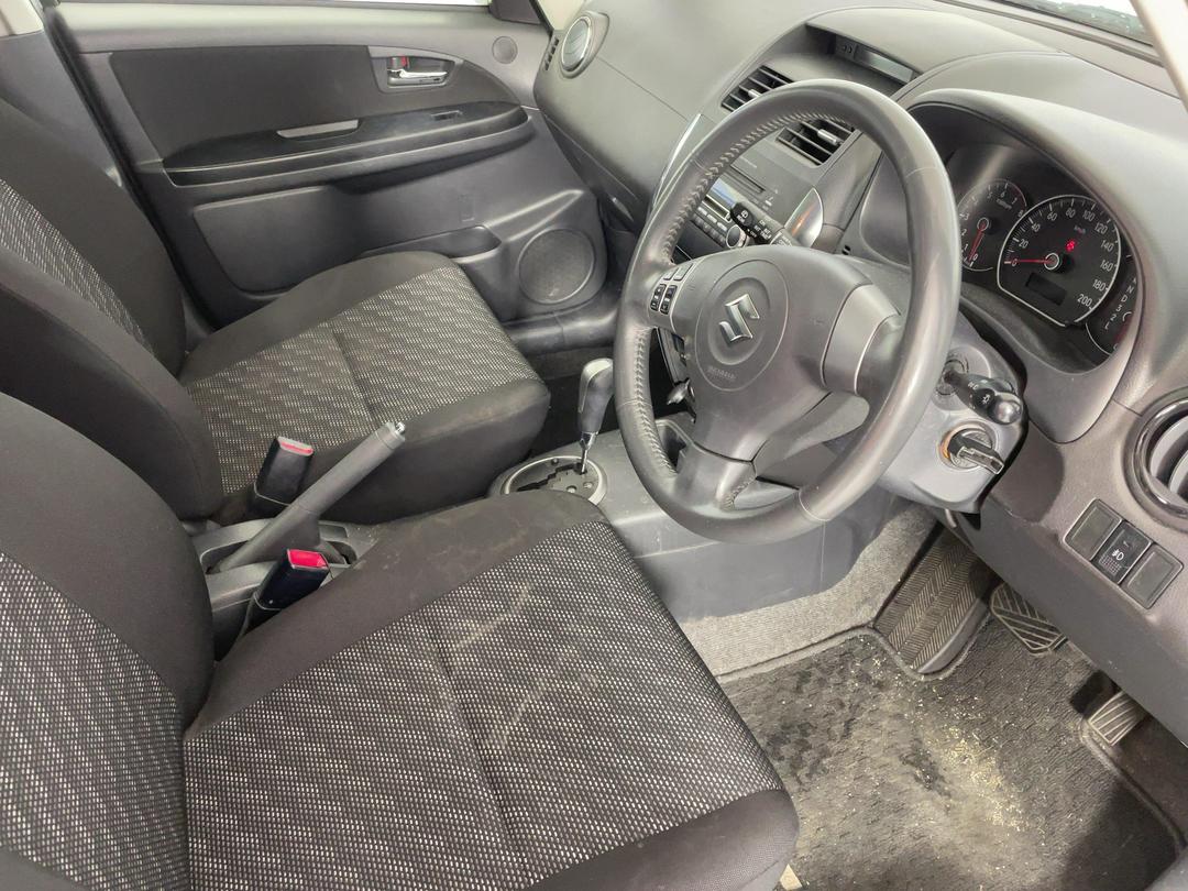 Photo '16' of Suzuki SX4