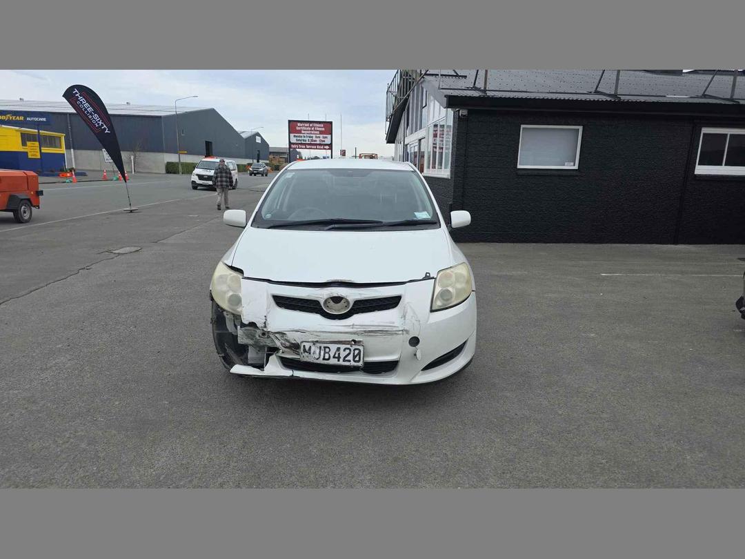 Photo '2' of Toyota Auris Photo '2' of Toyota Auris