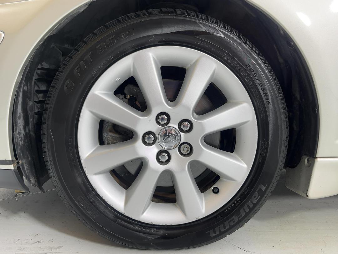 Photo '10' of Toyota Avensis