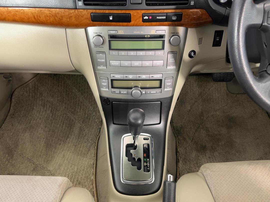 Photo '18' of Toyota Avensis