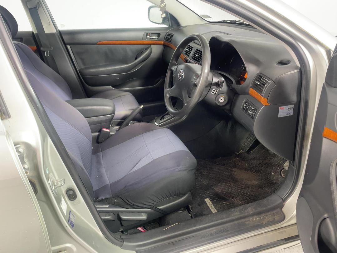 Photo '16' of Toyota Avensis