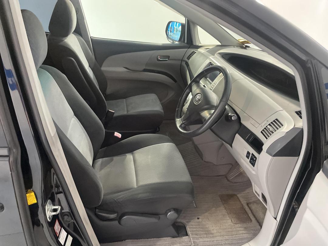 Photo '16' of Toyota Estima