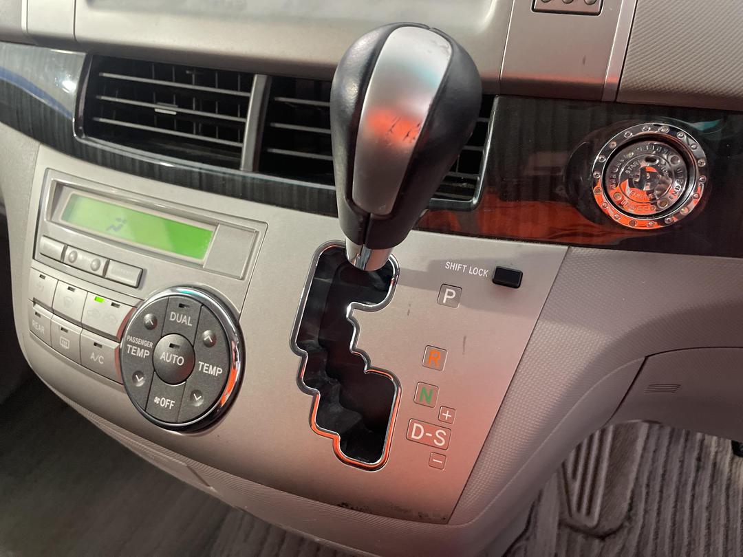 Photo '30' of Toyota Estima