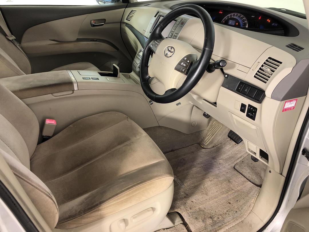 Photo '14' of Toyota Estima