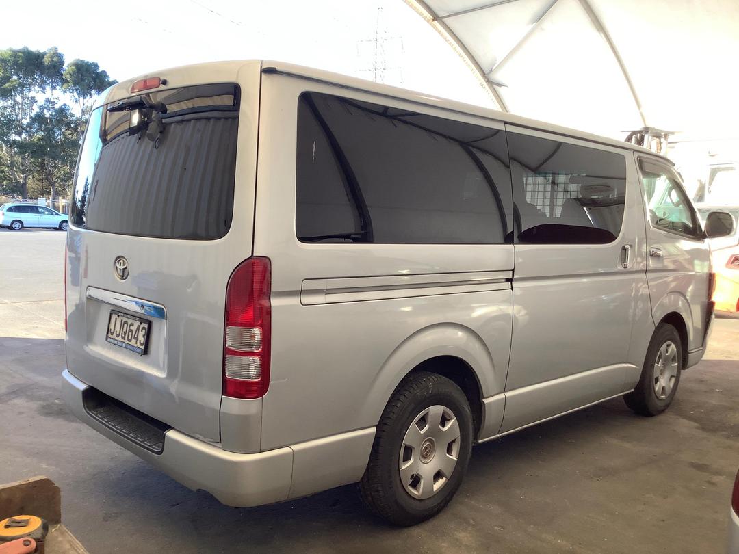 Photo '4' of Toyota Hiace