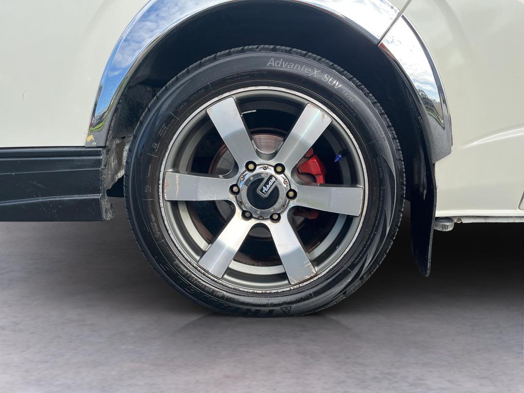 Photo '10' of Toyota Hiace