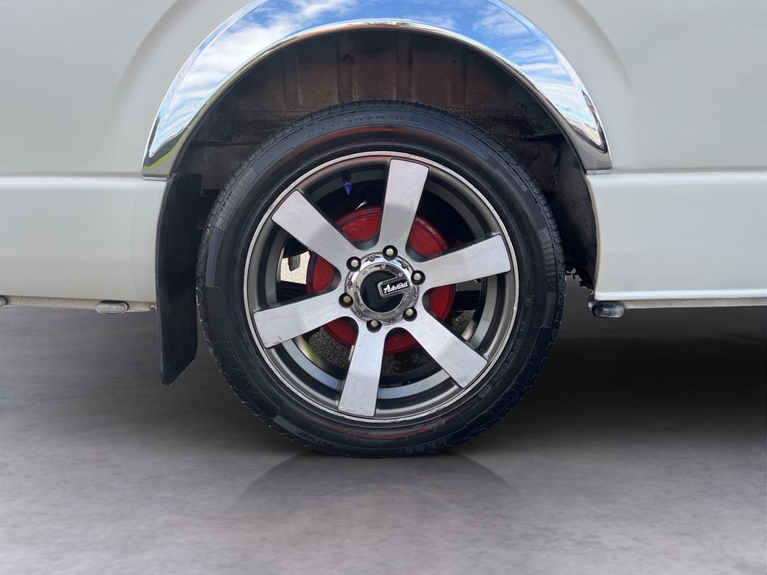 Photo '12' of Toyota Hiace