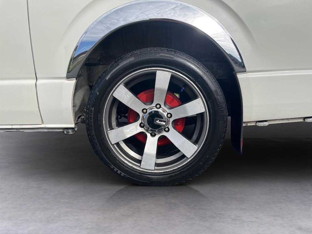 Photo '11' of Toyota Hiace