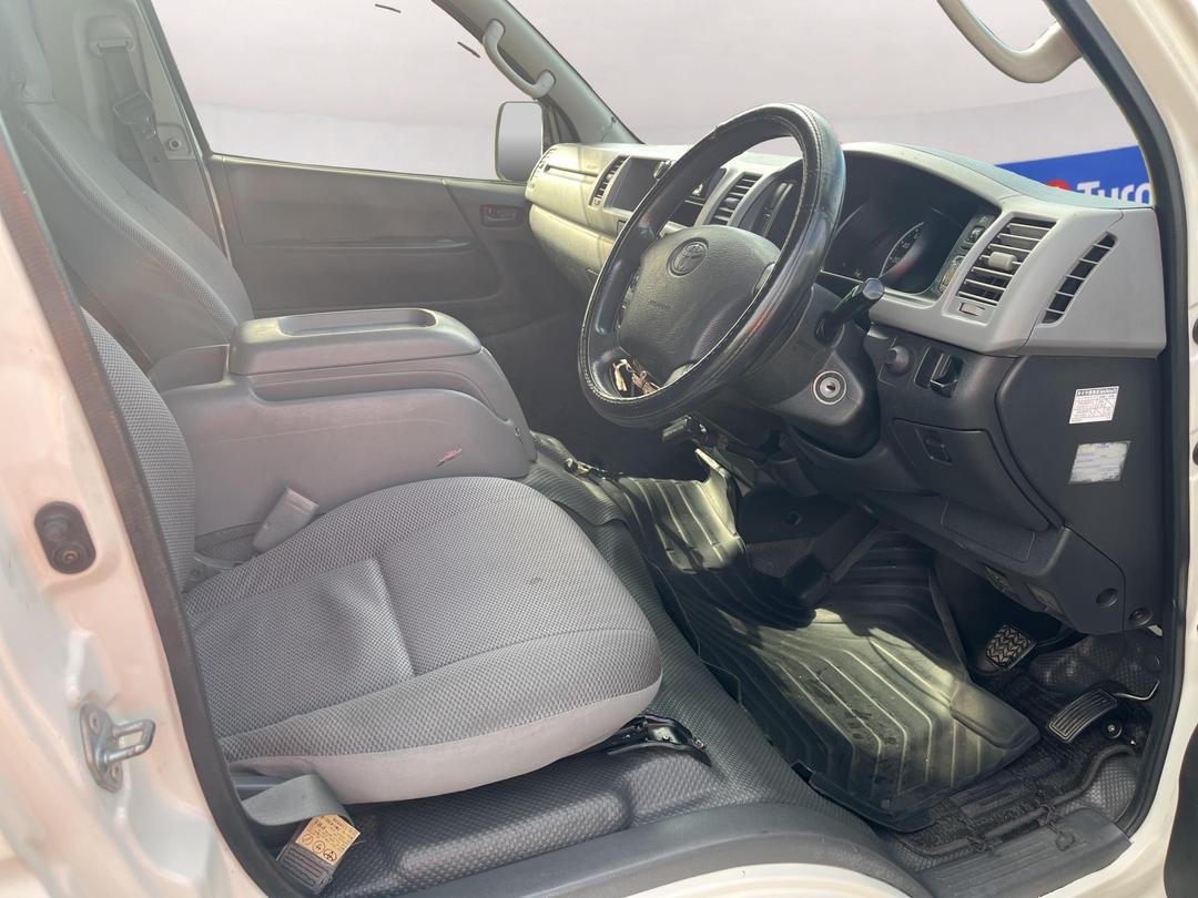 Photo '16' of Toyota Hiace